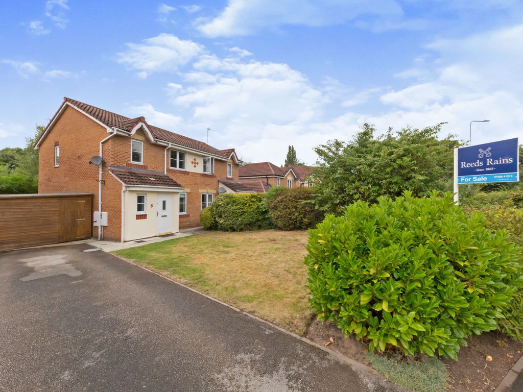 3 bed semidetached house for sale in Burnside Way, Winnington