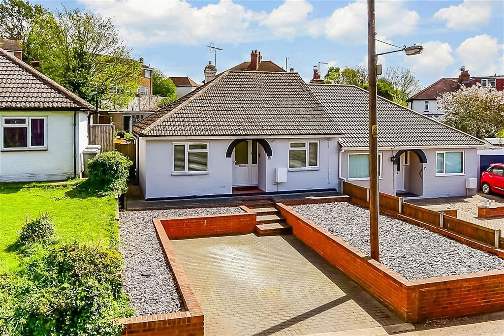 2 bed semidetached bungalow for sale in Babs Oak Hill, Sturry