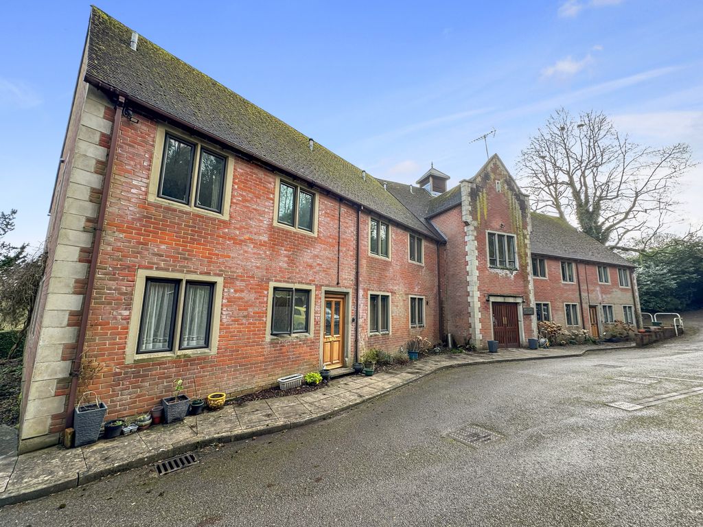 2 bed flat to rent in Church Street, Longbridge Deverill, Warminster