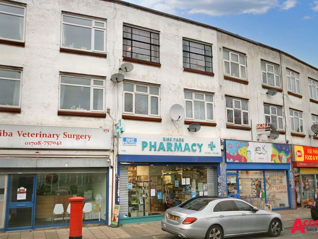 2 bed flat for sale in Eastern Avenue East, Romford RM1, £200,000 Zoopla