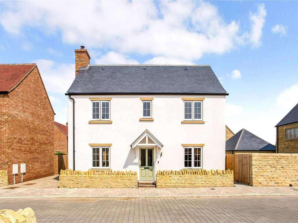 3 bed detached house for sale in Wheeler Avenue, Woodstock, Oxfordshire