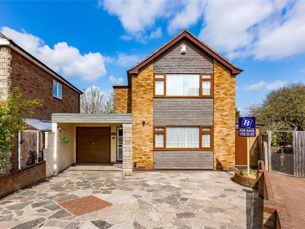 3 bed detached house for sale in James Close, Gidea Park RM2 Zoopla