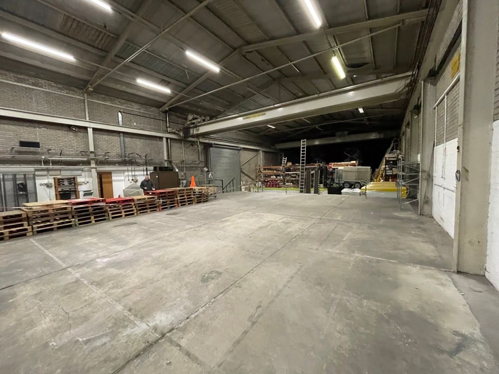 Industrial to let in Pama House, Stockport Road East, Bredbury