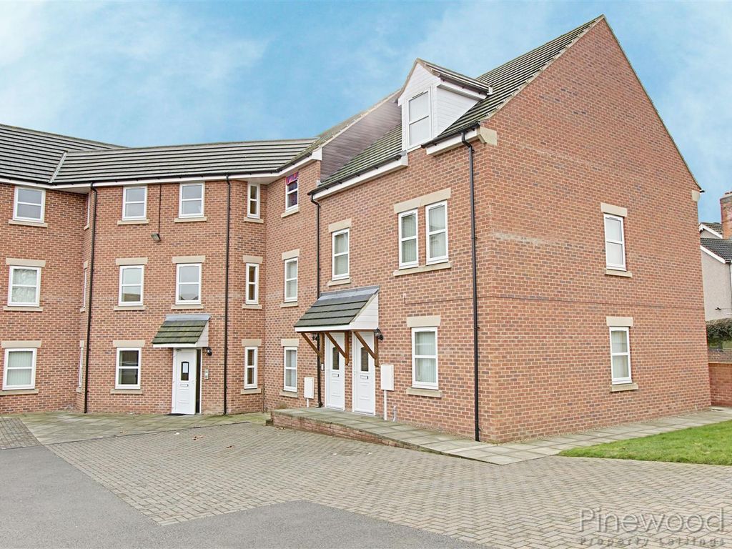 2 bed flat to rent in Hardwick House, Heath Road, Chesterfield