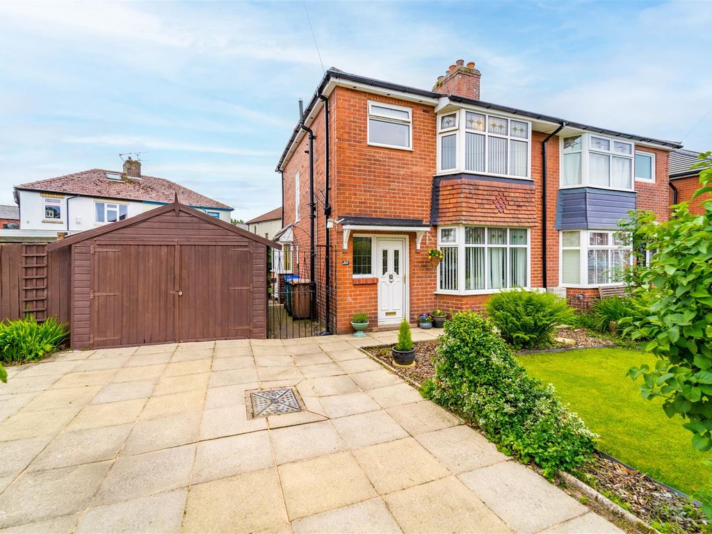 3 bed semidetached house for sale in Sedgley Avenue, Rochdale OL16, £