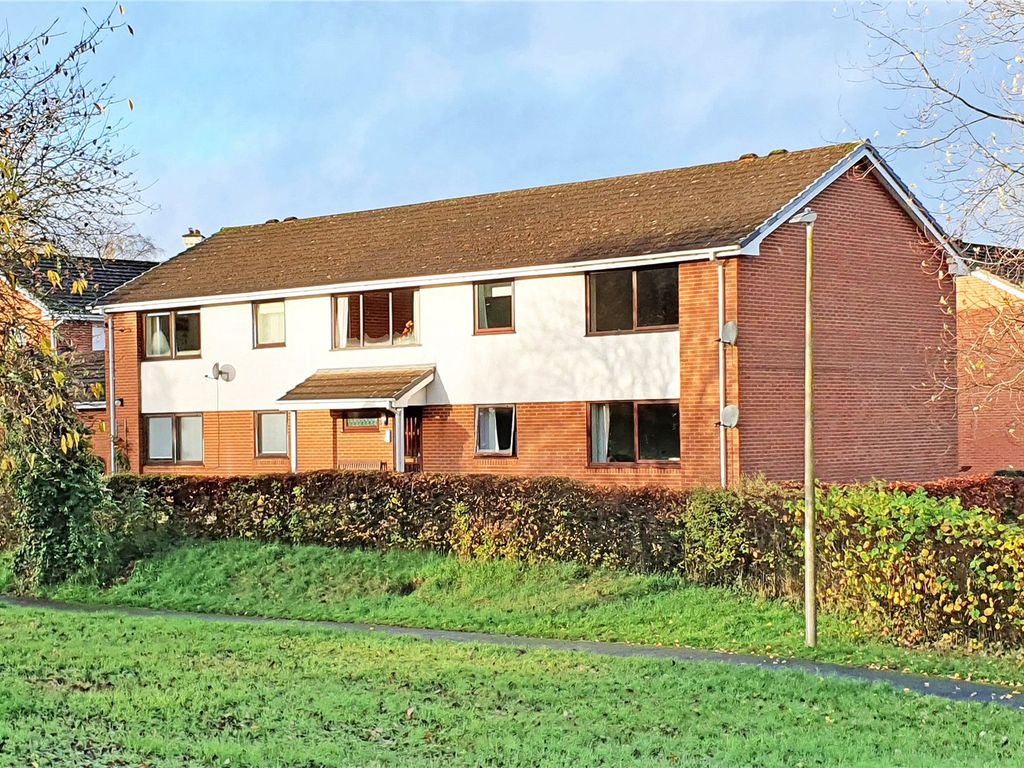 2 bed parking/garage for sale in Penrhyn, Broadway, Llandrindod Wells