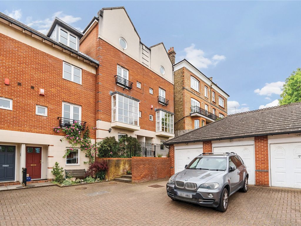 4 bed end terrace house for sale in St Saviours Court, Alexandra Park