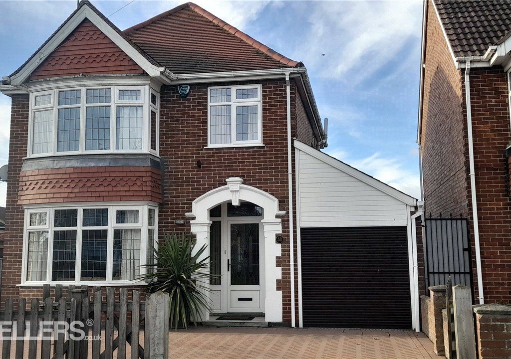 3 bed detached house for sale in Lincoln Road, Skegness, Lincolnshire