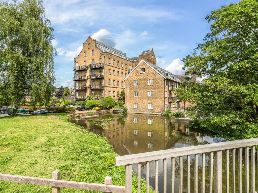 2 bed flat for sale in John Bunn Mill, Bourneside Road, Addlestone KT15
