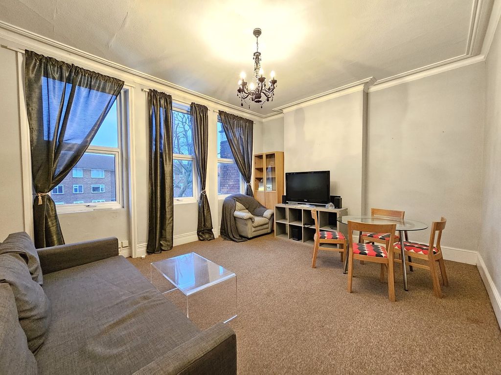 3 bed flat to rent in High Road, East Finchley N2, £1,950 pcm Zoopla