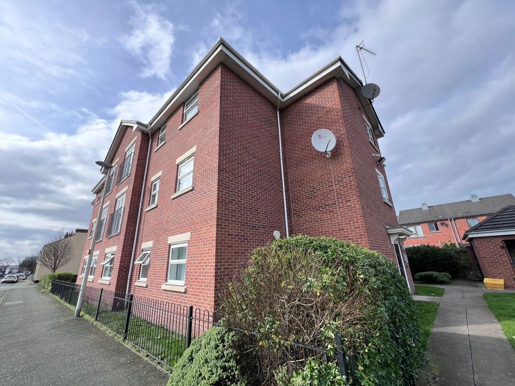 2 bed flat to rent in Guest Street, Widnes WA8, £750 pcm Zoopla