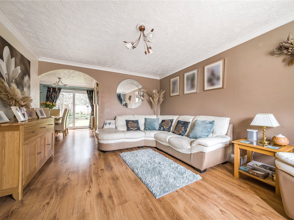 4 bed semidetached house for sale in Thorney Leys, Witney, Oxfordshire