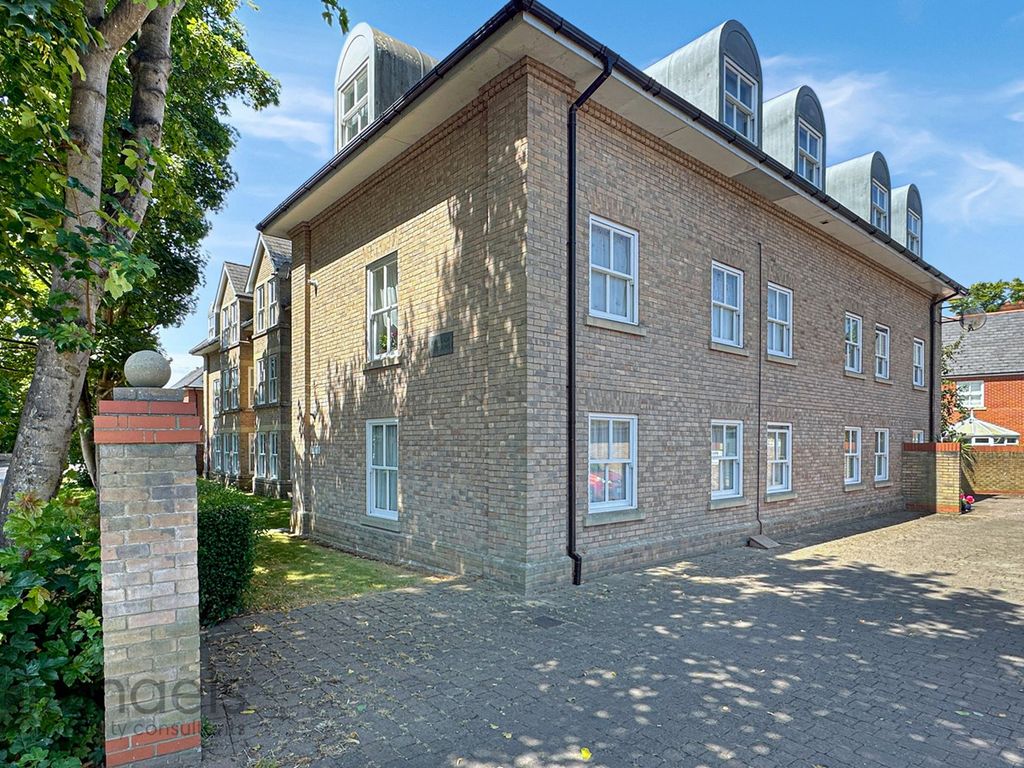 3 bed flat for sale in Drury Road, Colchester CO2, £300,000 Zoopla