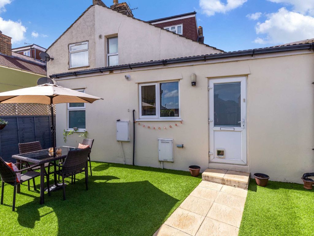 2 bed end terrace house for sale in Crown Lane, Bromley, Kent BR2 Zoopla