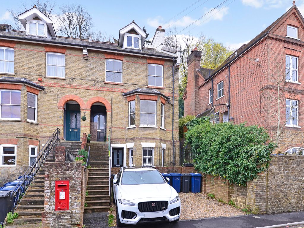 1 bed flat to rent in Croft Road, Godalming GU7, £1,250 pcm Zoopla