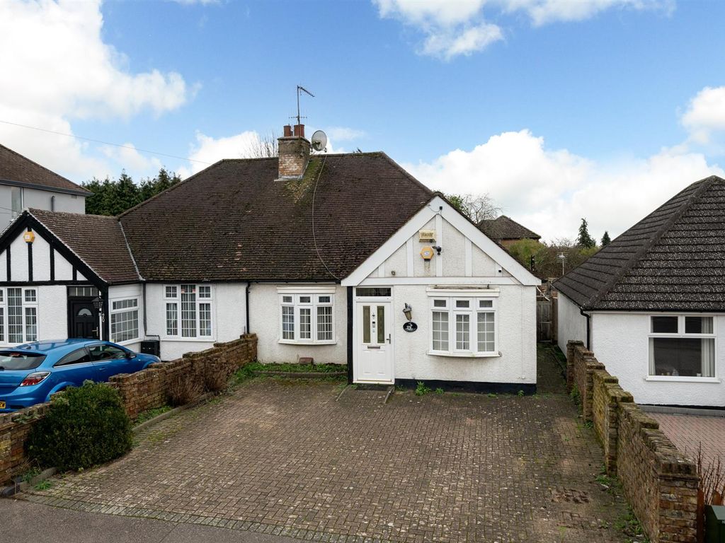 3 bed semidetached bungalow for sale in Deaconsfield Road, Hemel