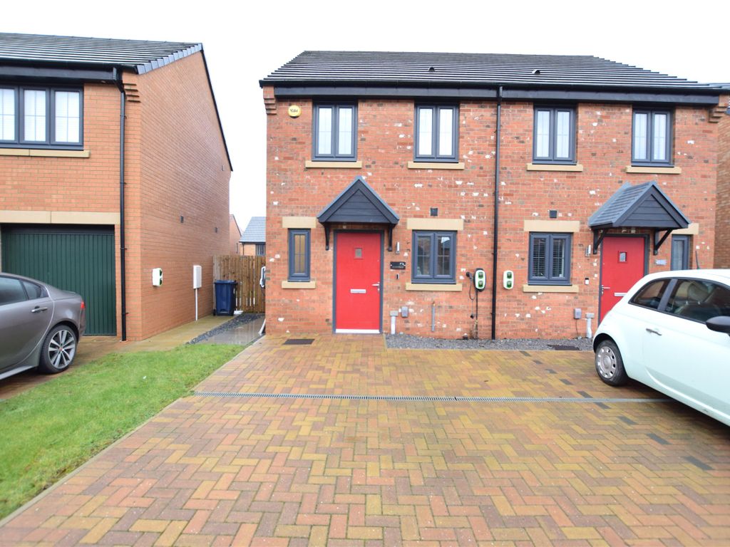 2 bed semidetached house to rent in Mooney Crescent, Stephenson