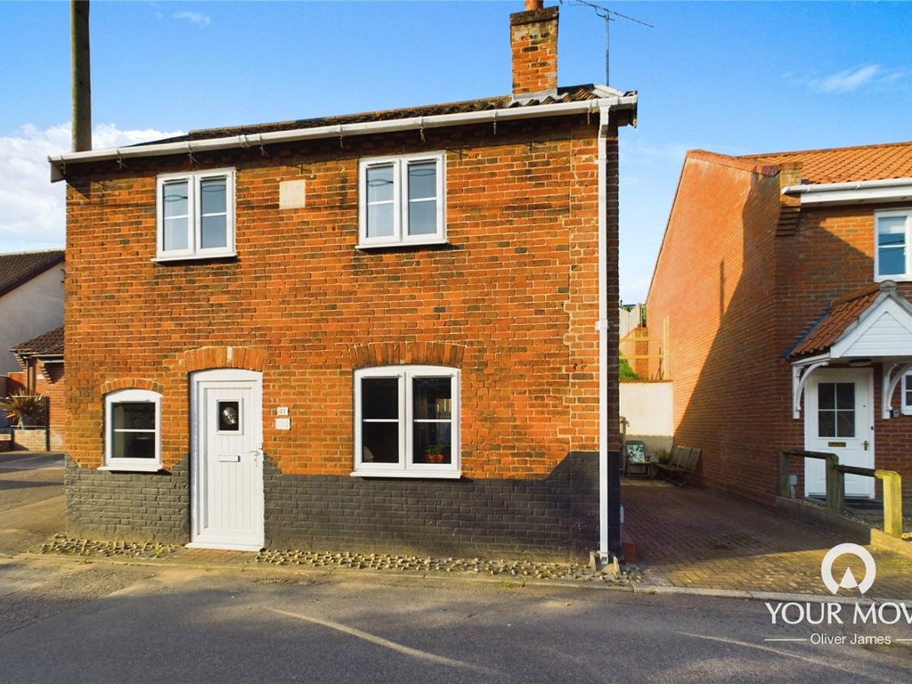 2 bed detached house for sale in Nethergate Street, Bungay, Suffolk