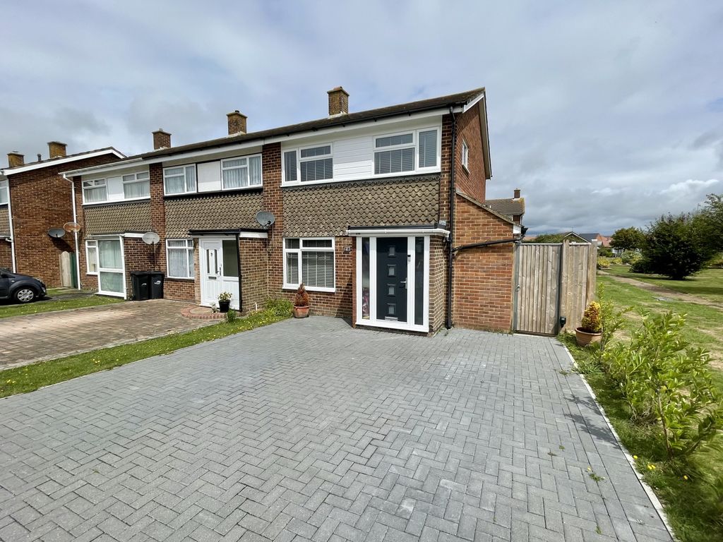 3 bed end terrace house for sale in Seven Sisters Road, Willingdon