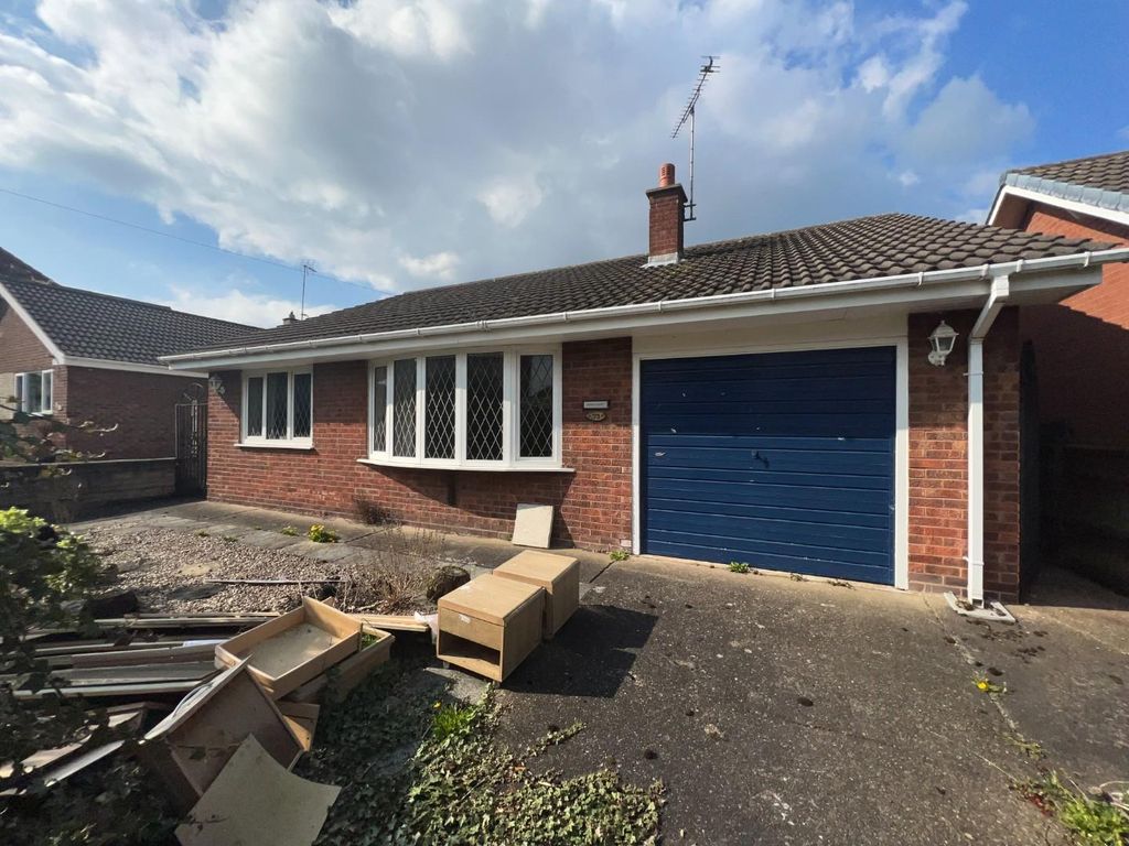 3 bed detached bungalow for sale in Gray Street, Clowne, Chesterfield