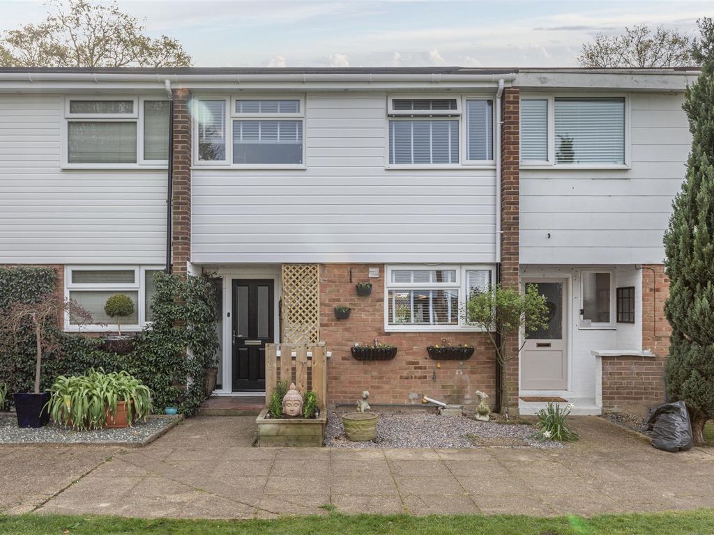 3 bed terraced house for sale in Hawthorn Way, New Haw, Addlestone KT15, £425,000 Zoopla