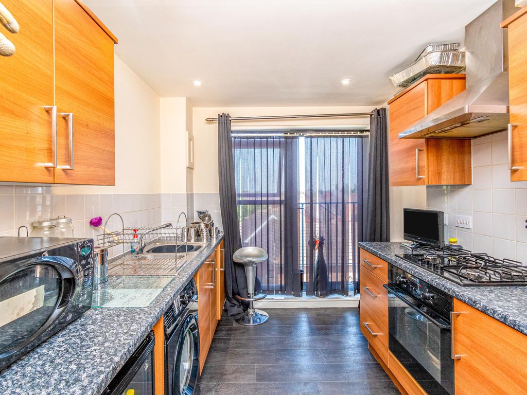 2 bed flat for sale in Rothesay Gardens, Wolverhampton WV4 Zoopla