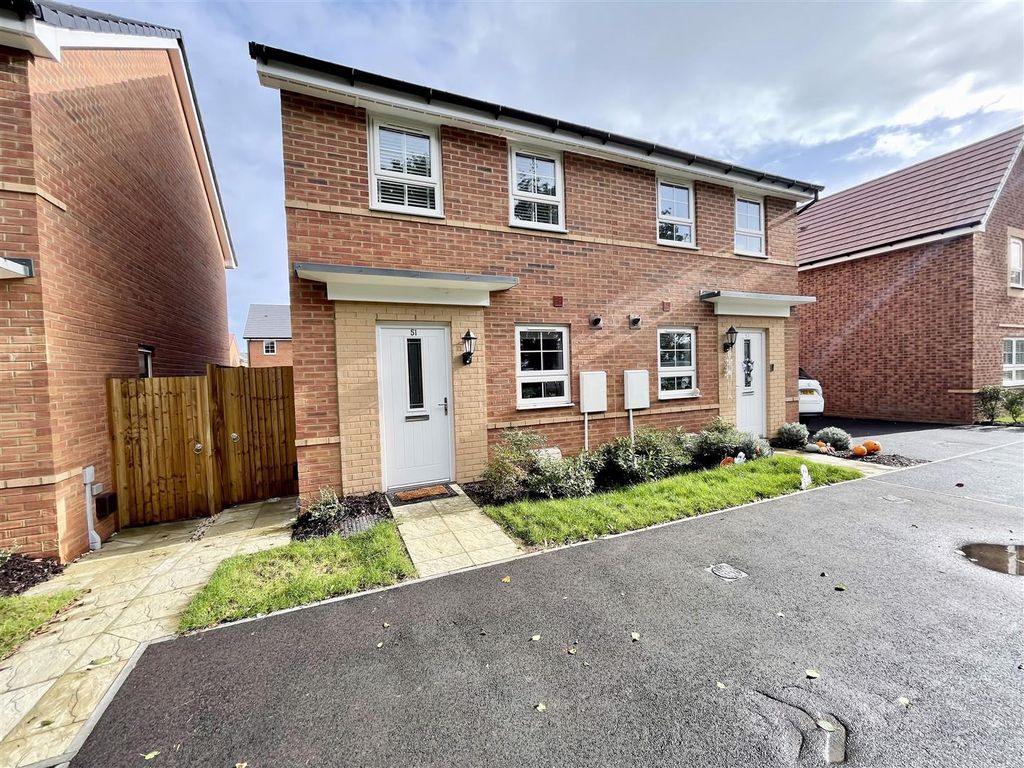 2 bed semidetached house to rent in Chalk Dock Avenue, Havant PO9, £