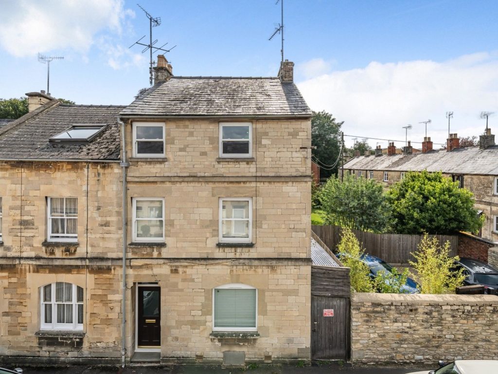 3 bed town house for sale in Chester Street, Cirencester GL7, £435,000