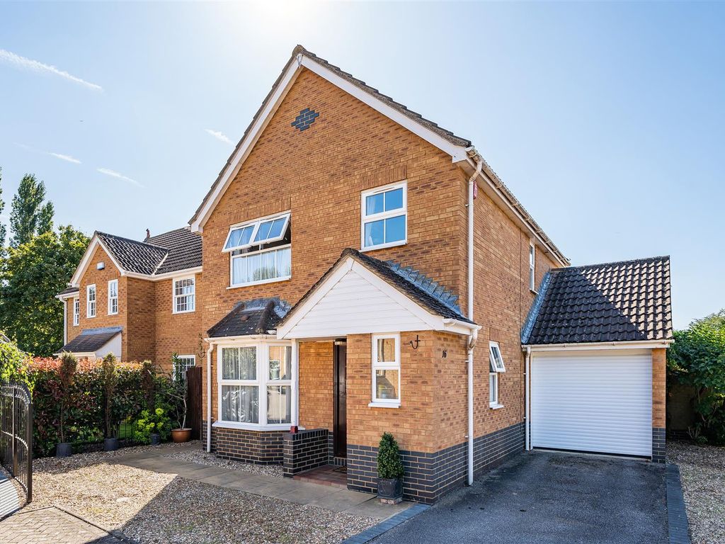 3 bed detached house for sale in Tintern Abbey, Bedford MK41, £400,000