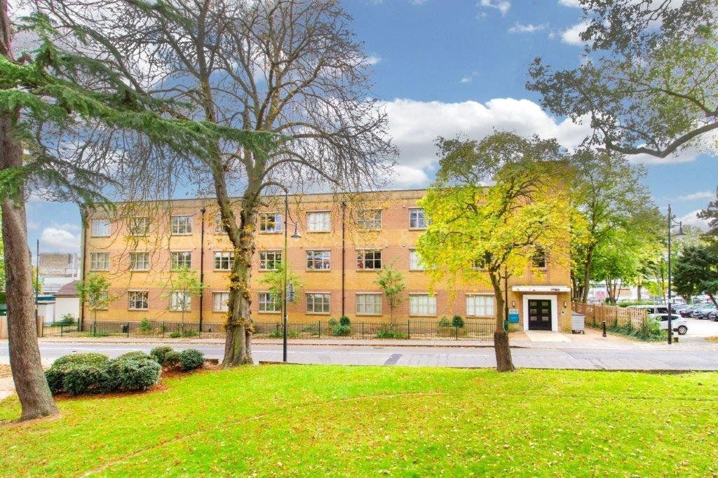 Studio to rent in Balmoral House, 2 Charteris Road, Woodford Green, Essex IG8 Zoopla