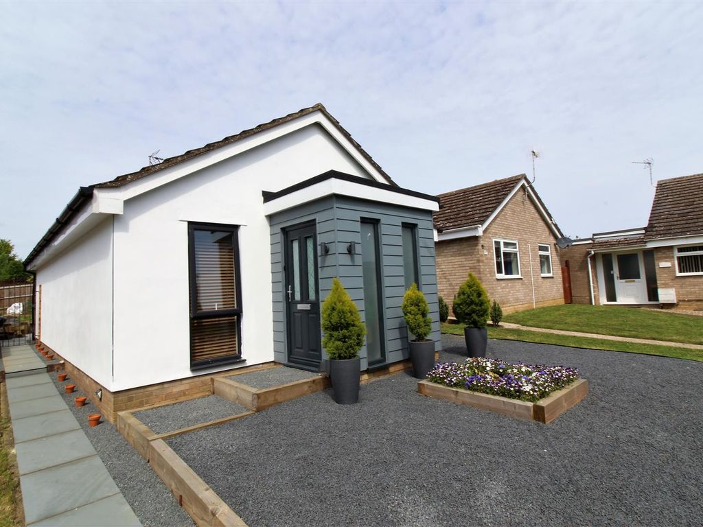 3 bed detached bungalow for sale in Primrose Way, Needham Market