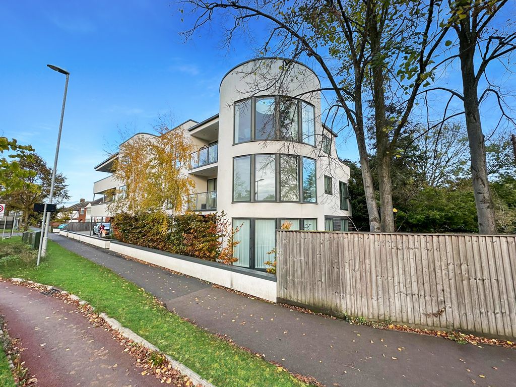 2 bed flat to rent in Queen Ediths Way, Cherry Hinton, Cambridge CB1, £2,000 pcm Zoopla