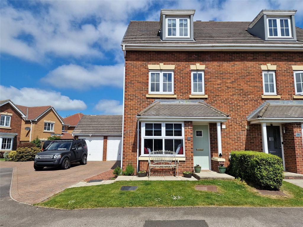 4 bed semidetached house for sale in Fenwick Way, Consett, County