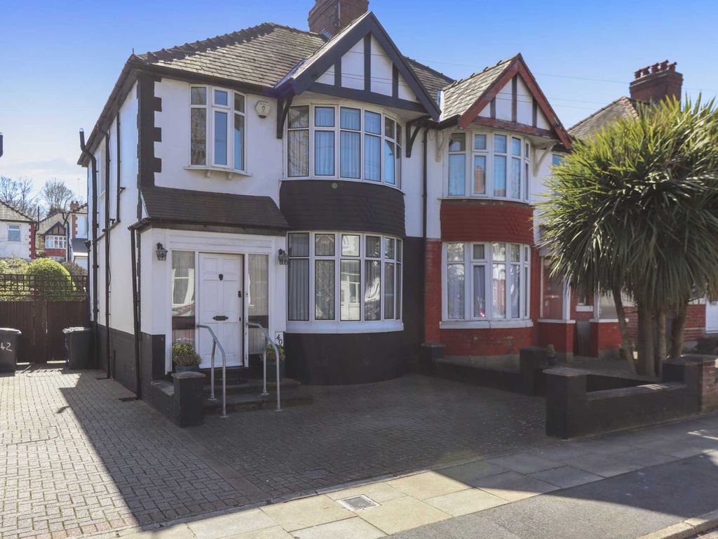 3 bed semidetached house for sale in Thurlestone Avenue, London N12