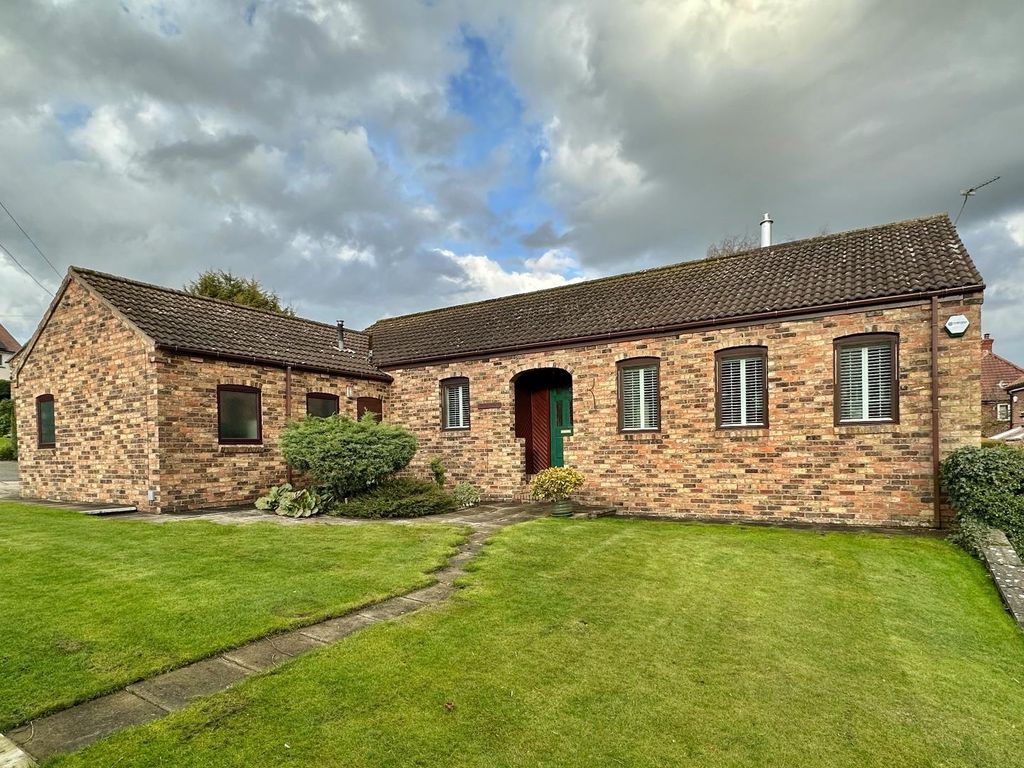 3 bed detached bungalow for sale in Church Hill, Easingwold, York YO61