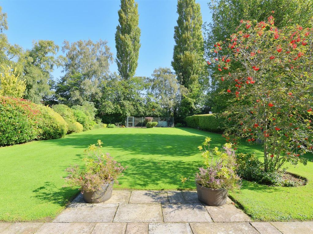 4 bed detached bungalow for sale in St James House, Temple Lane