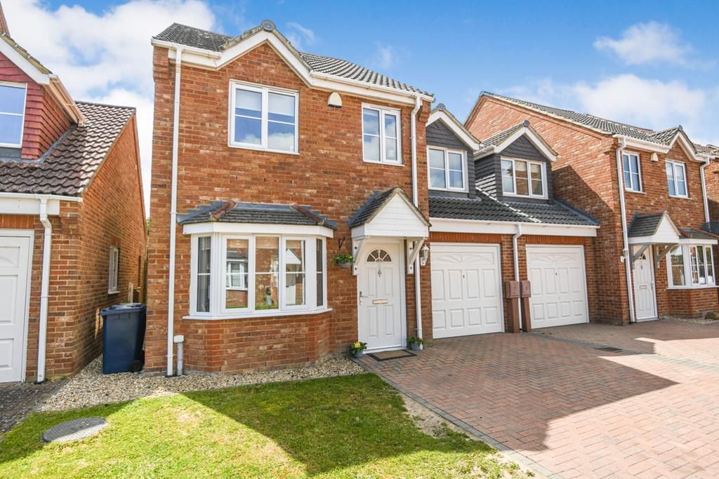3 bed linkdetached house for sale in Jackson Close, Wisbech St Mary
