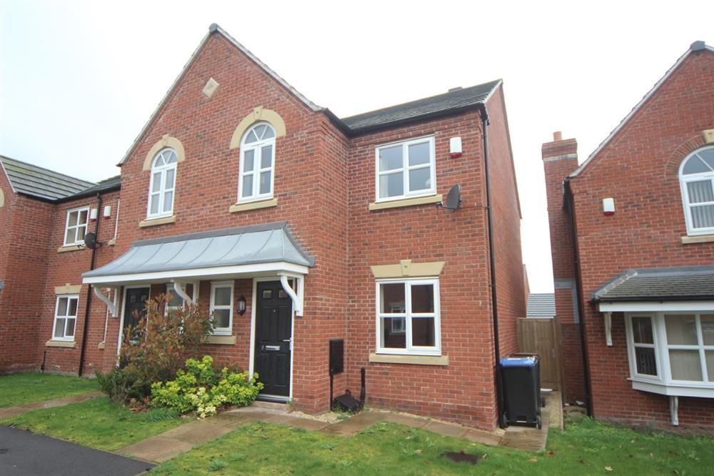 3 bed semidetached house to rent in Johnson Close, Hinckley LE10, £