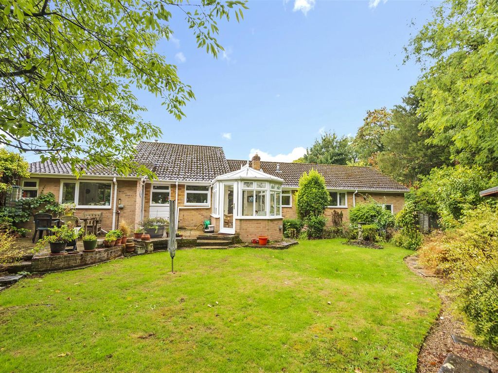 2 bed detached bungalow for sale in Roundway Gardens, Devizes SN10 Zoopla