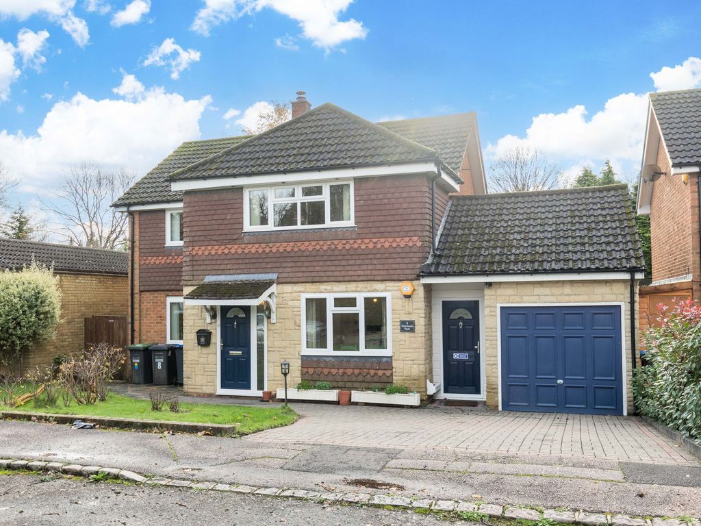 3 bed detached house for sale in Newlands Park, Copthorne RH10 Zoopla
