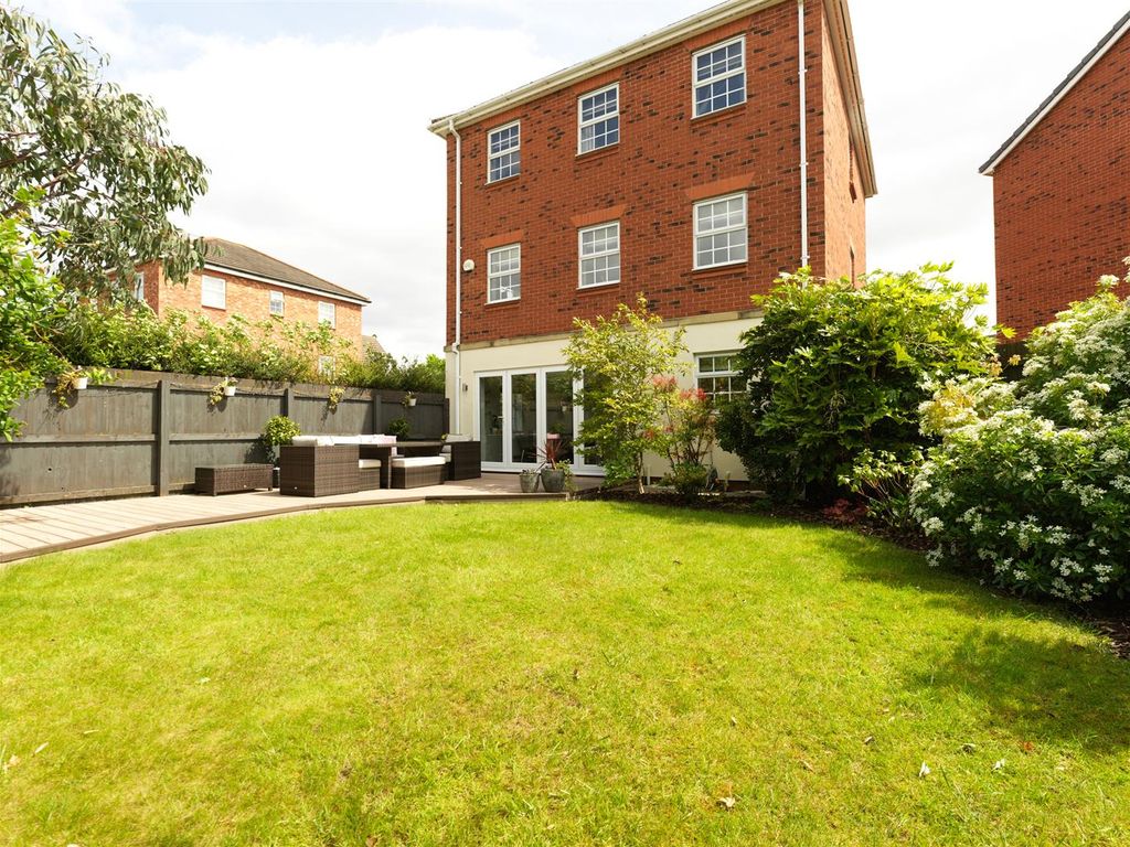 5 bed detached house for sale in Clonners Field, Stapeley, Cheshire CW5 Zoopla