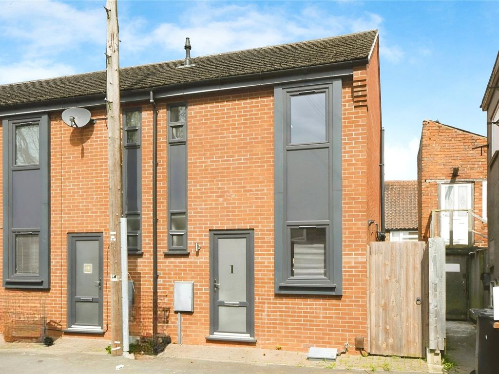 2 bed semidetached house to rent in Bargate, Lincoln LN5, £825 pcm Zoopla