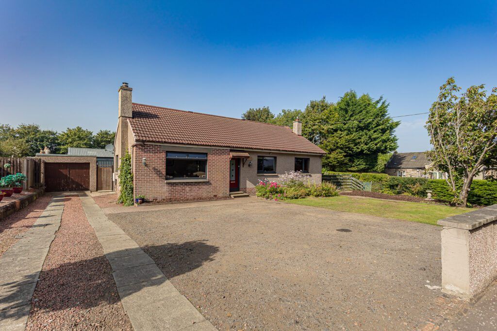 4 bed detached bungalow for sale in Ard Peaton, Carriden Brae, Bo’Ness