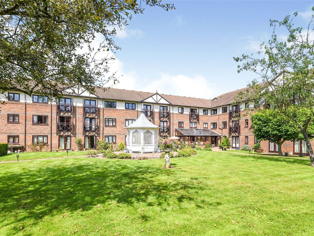 1 bed flat for sale in Ravenscourt, Sawyers Hall Lane, Brentwood, Essex