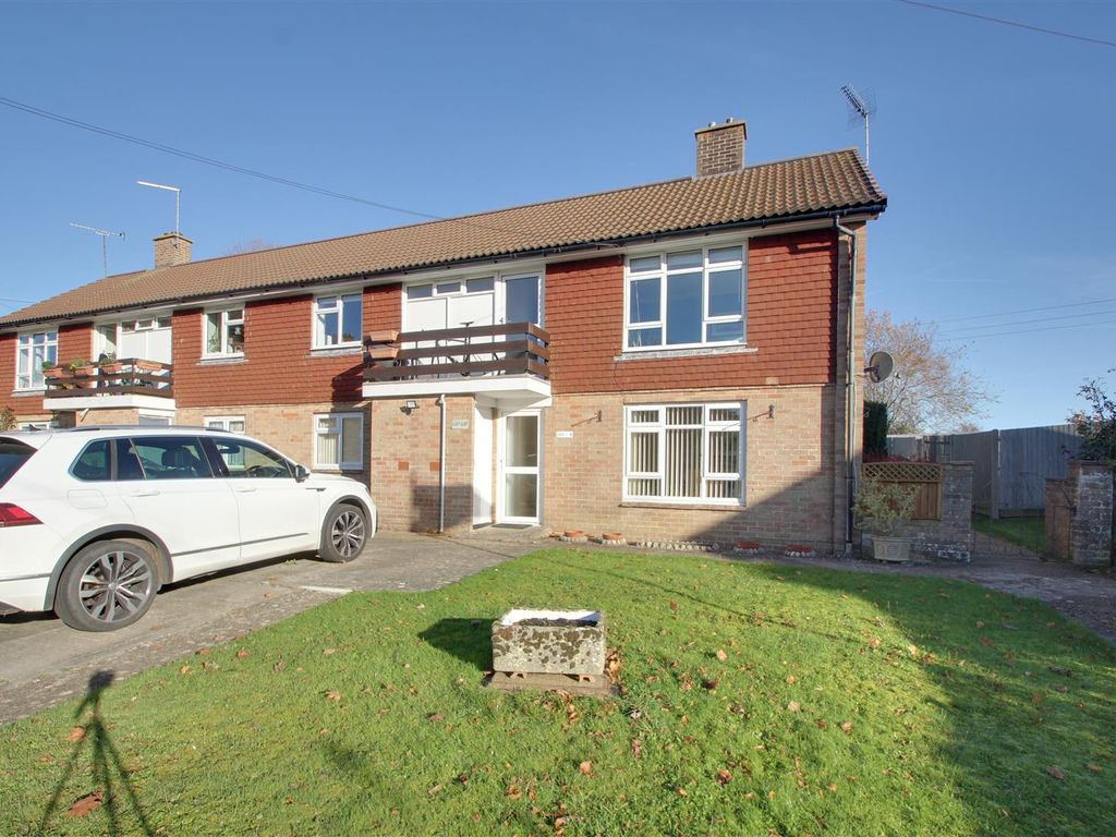 2 bed flat to rent in Wantley Hill Estate, Henfield BN5, £1,250 pcm