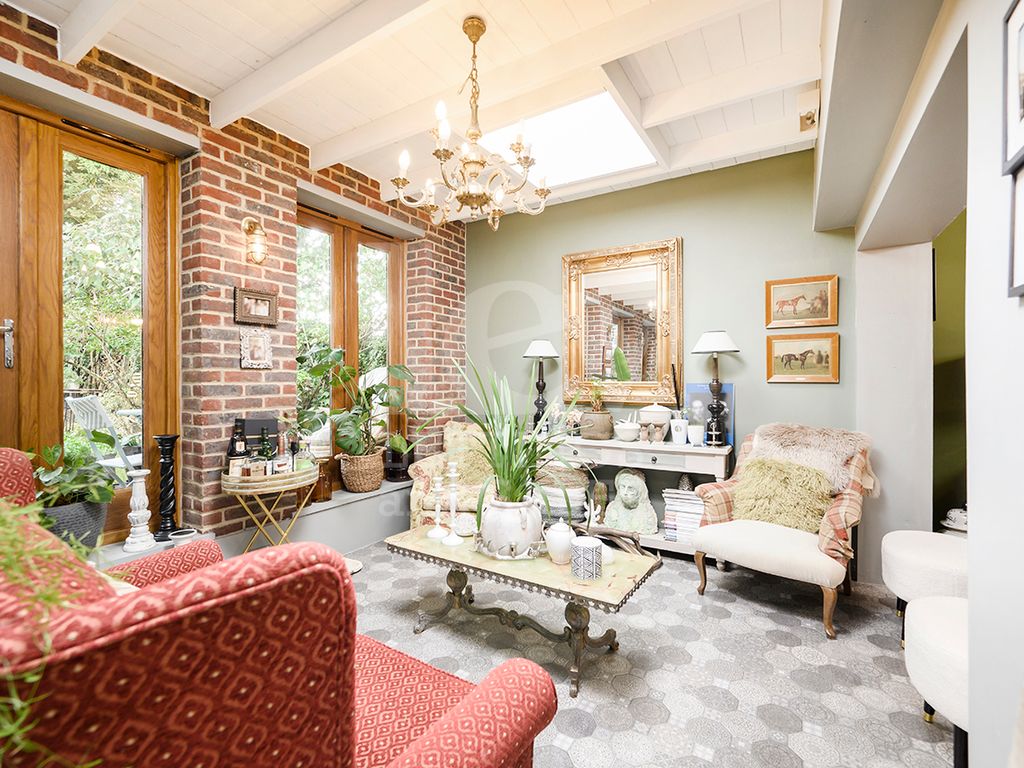 Stanborough Avenue, Borehamwood WD6