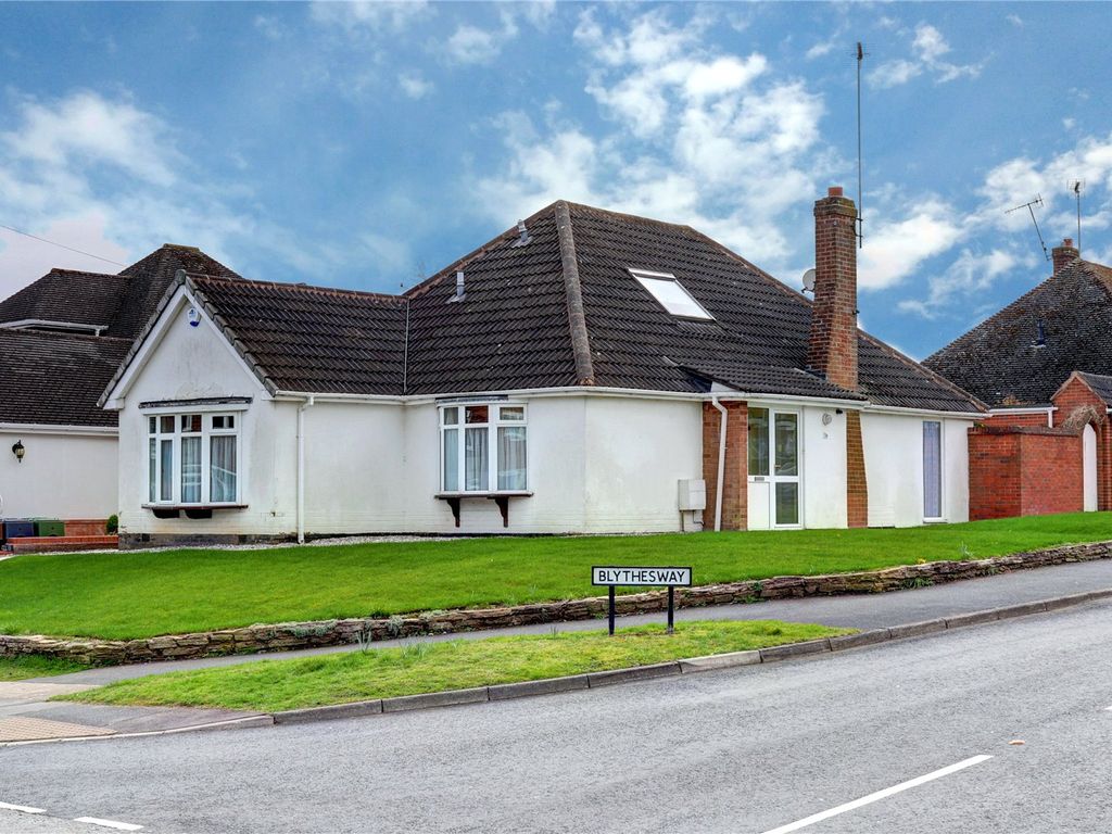 5 bed bungalow for sale in Blythesway, Alvechurch, Birmingham