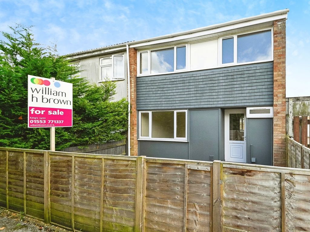 3 bed semidetached house for sale in Copperfield, King's Lynn PE30, £