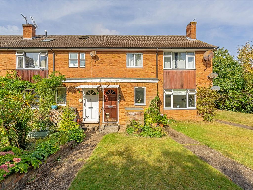 1 bed flat to rent in Cranmer Court, Cranmer Road, Hampton Hill TW12, £