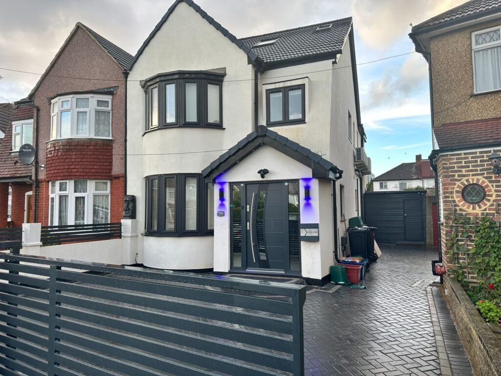 5 bed semidetached house for sale in Ellerdine Road, Hounslow TW3, £